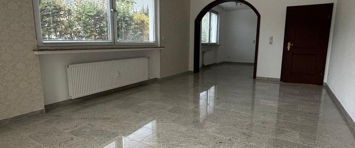 Einzugsbereite Erdgeschosswohnung in exponierter Lage! - Foto 1