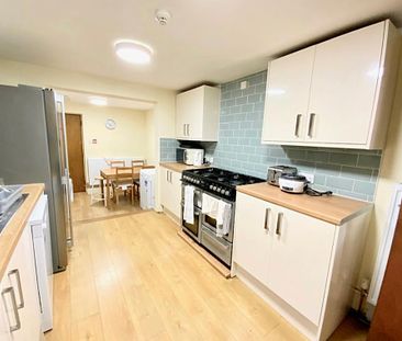 5 Bed - 8 Hanover Square, City Centre, Leeds - LS3 1AP - Student - Photo 4