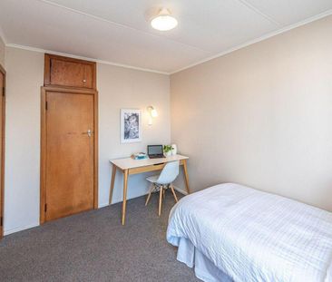 Tidy two bedroom unit - Photo 3