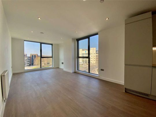 ** 1 MONTH RENT FREE FOR NOVEMBER MOVE INS ** Rent at Thames Quarter; this 4th floor, 2 bedroom, 1 bathroom, apartment with superb on site residents facilities. - Photo 1