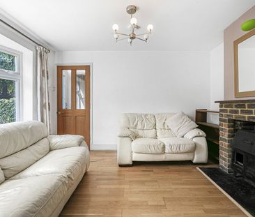 Harvest Road, Englefield Green, Egham, Surrey, TW20 0QS - Photo 1