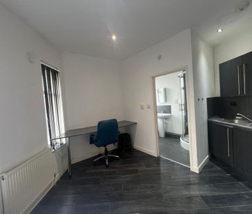 Studio to rent - Photo 2