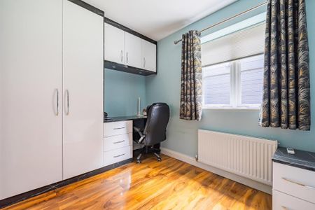 4 bedroom semi-detached house to rent - Photo 5