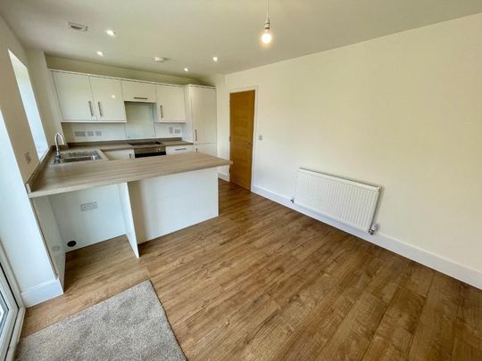 3 bedroom semi-detached house to rent - Photo 1