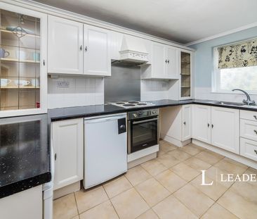 3 bedroom maisonette to rent Orchard Way, RH19 - Photo 3