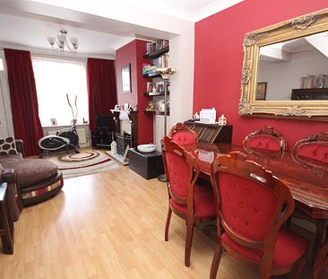2 bedroom Terraced House to let - Photo 2