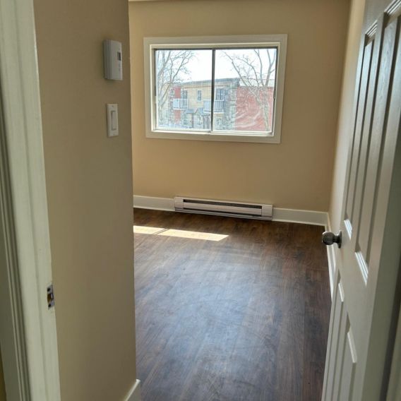 5 1/2 à Louer Rénové Saint-Léonard - Photo 1