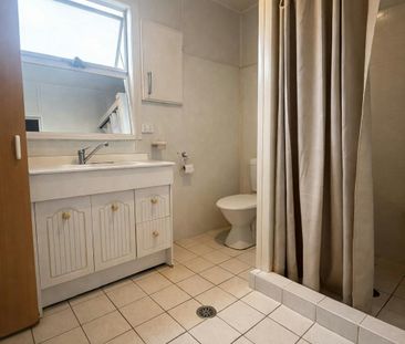 Spacious 2 Bedroom Unit - Photo 4