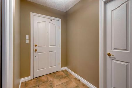 2 Bed Condo In Beltline With Undgr.Parking/In Suite Laundry/ Heat & Water Incl! - Photo 4