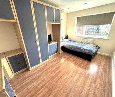 Isis Grove, Willenhall, WV13 - Photo 1