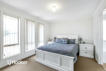 Family Home in Quiet Court - Photo 3