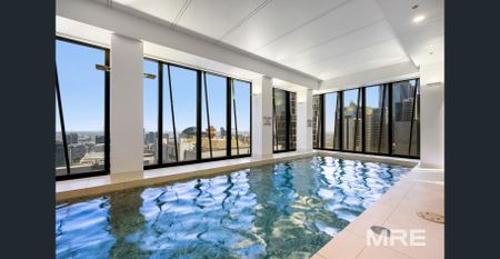 Furnished city view apartment with resort-style amenities - Photo 3