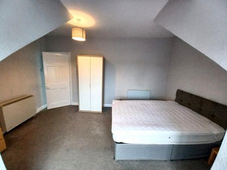 3 bedroom flat to rent - Photo 5