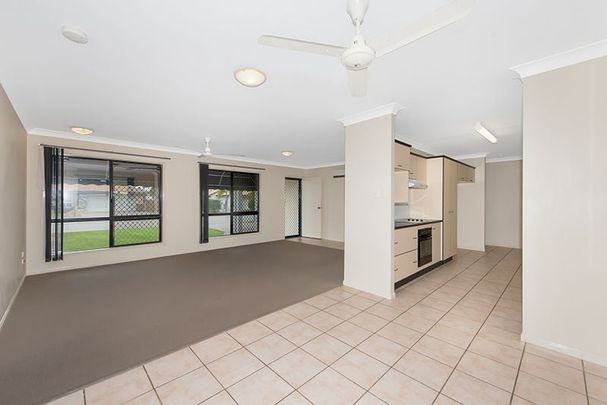 30 Rio Vista Way, Kirwan - Photo 1