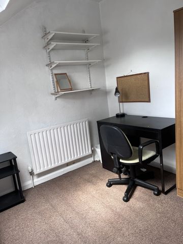 4 bed Mid Terraced House for Rent - Photo 4