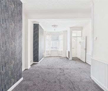 3 Bedroom Terraced - Photo 3