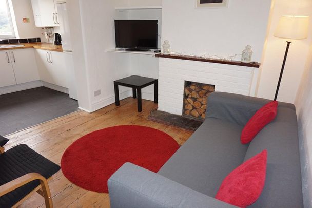 3 bedroom end of terrace house to rent - Photo 1