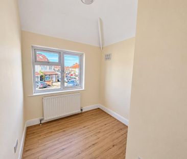 4 bedroom semi-detached house to rent - Photo 5