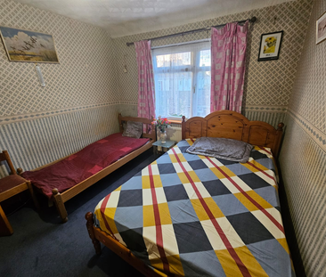 1 bedroom in a house share to rent - Photo 3