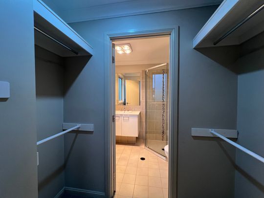 Gladesville - Photo 1