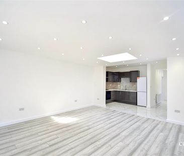 3 bedroom house - semi-detached - Photo 2
