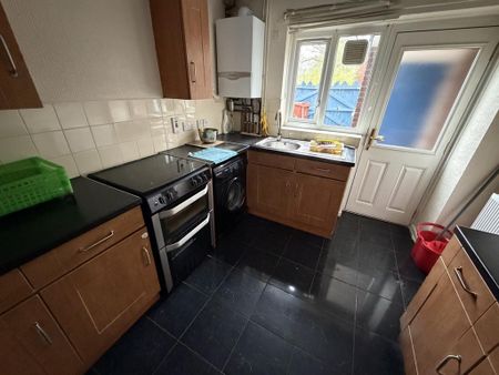 3 bedroom terraced house to rent - Photo 5
