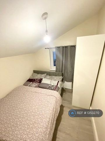 1 bedroom in a house share to rent - Photo 4