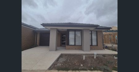 Brand New 4-Bedroom Home – Modern Comfort in a Prime Location - Photo 4