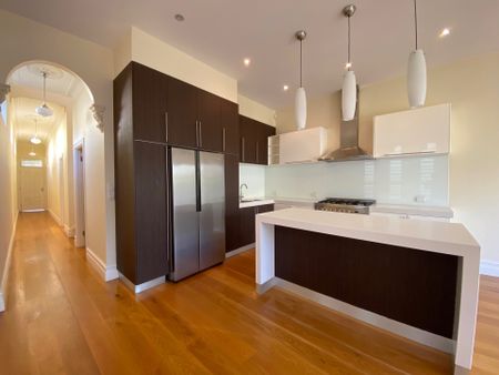 23 Churchill Grove, Hawthorn - Photo 2