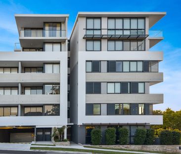 Living in the Heart of Point Frederick - Photo 1