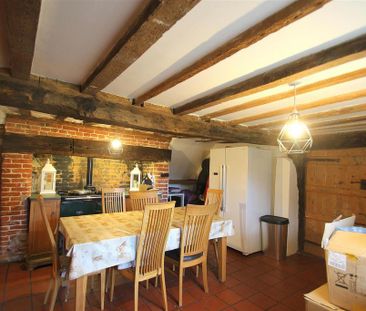 4 bedroom character property to rent - Photo 6