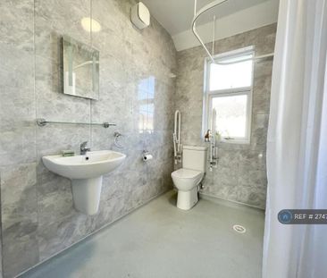 3 bedroom detached house to rent - Photo 4