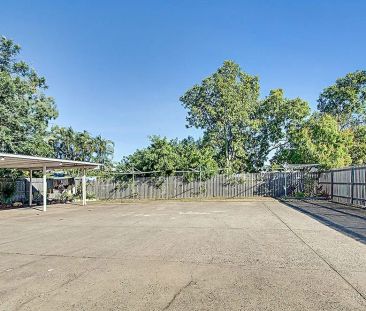 2 BEDROOM UNIT CLOSE TO TOWN - Photo 3