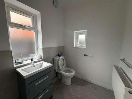 The Oval, Blyth, NE24 - Photo 2