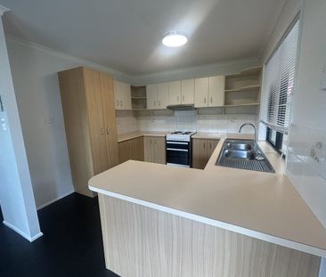 COSY, 2 BEDROOM, CLOSE TO TOWN !!!! - Photo 6