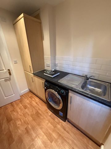 Room in a Shared House, Chaplin Close, M6 - Photo 5