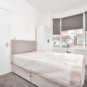 4 Bedroom House - Photo 2