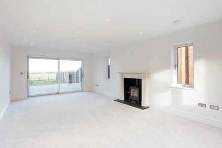 5 bedroom detached house to rent - Photo 3