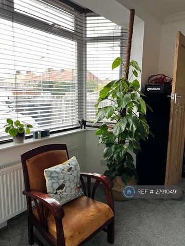 4 bedroom terraced house to rent - Photo 4