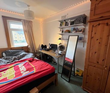 5 bedroom semi-detached house to rent - Photo 4