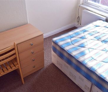 4 bedroom end of terrace house to rent - Photo 4