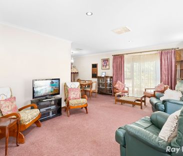 Well Maintained Family Home! - Photo 2