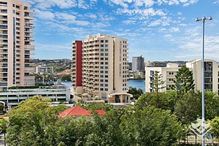 Large unfurnished Unit with easy access to the new Kangaroo Point Green Bridge - Photo 4