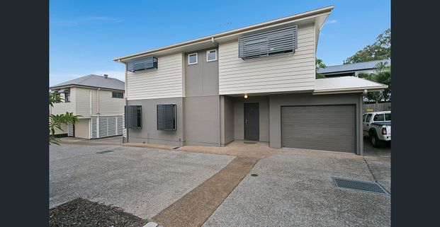 Large Townhouse in Premium Location - Photo 1