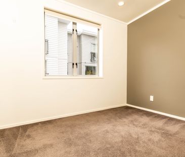 Charming Two-Level Townhouse for Rent! - Photo 4