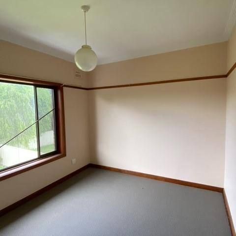 WALKING DISTANCE TO WARATAH VILLAGE, CLOSE TO NEWCASTLE CBD!!! - Photo 1