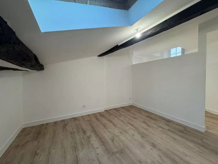 A louer, dans le coeur historique de Périgueux, bel Appartement T2 entièrement restauré - Photo 5