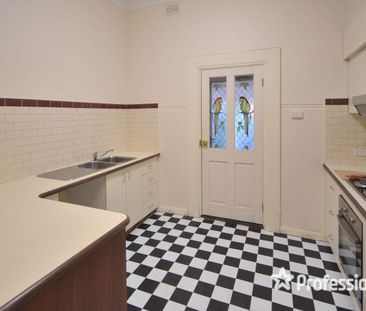 Charming Circur Home in the Heart of East Victoria Park - Photo 5