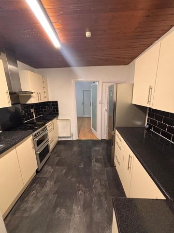 3 bedroom detached house to rent - Photo 2