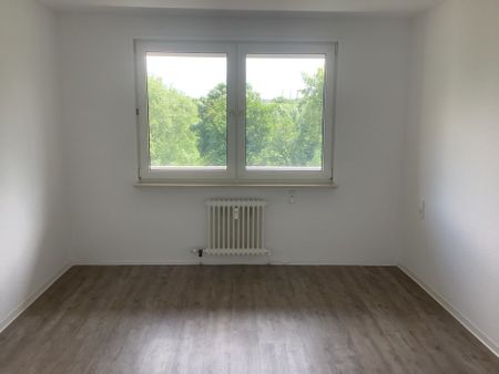 Hier lässt es sich aushalten: günstige 3-Zimmer-Wohnung in einer grünen Wohnanlage - Photo 3